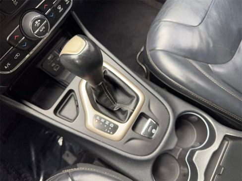 Used 2016 Jeep Cherokee Limited image 69