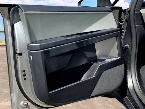 Used 2024 Tesla Cybertruck AWD Crew Cab image 18