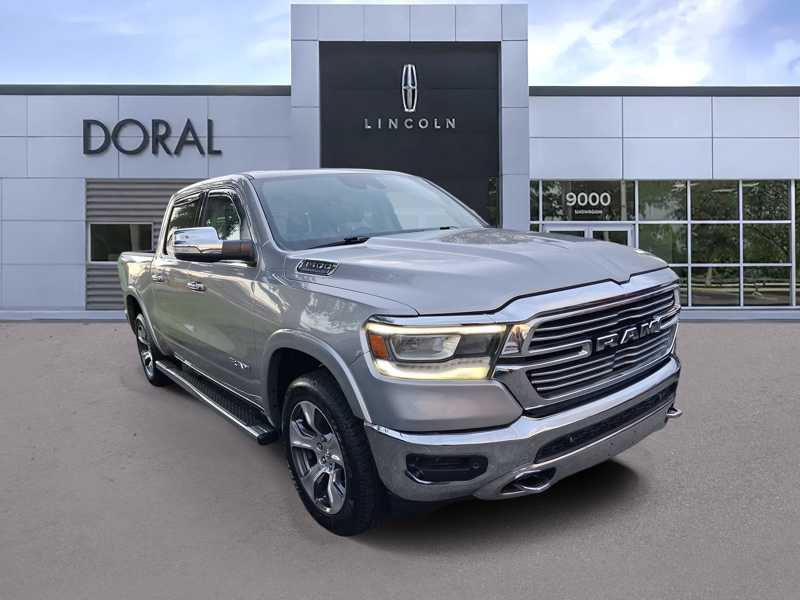 Used 2021 RAM 1500 Laramie AWD/4WD image 1