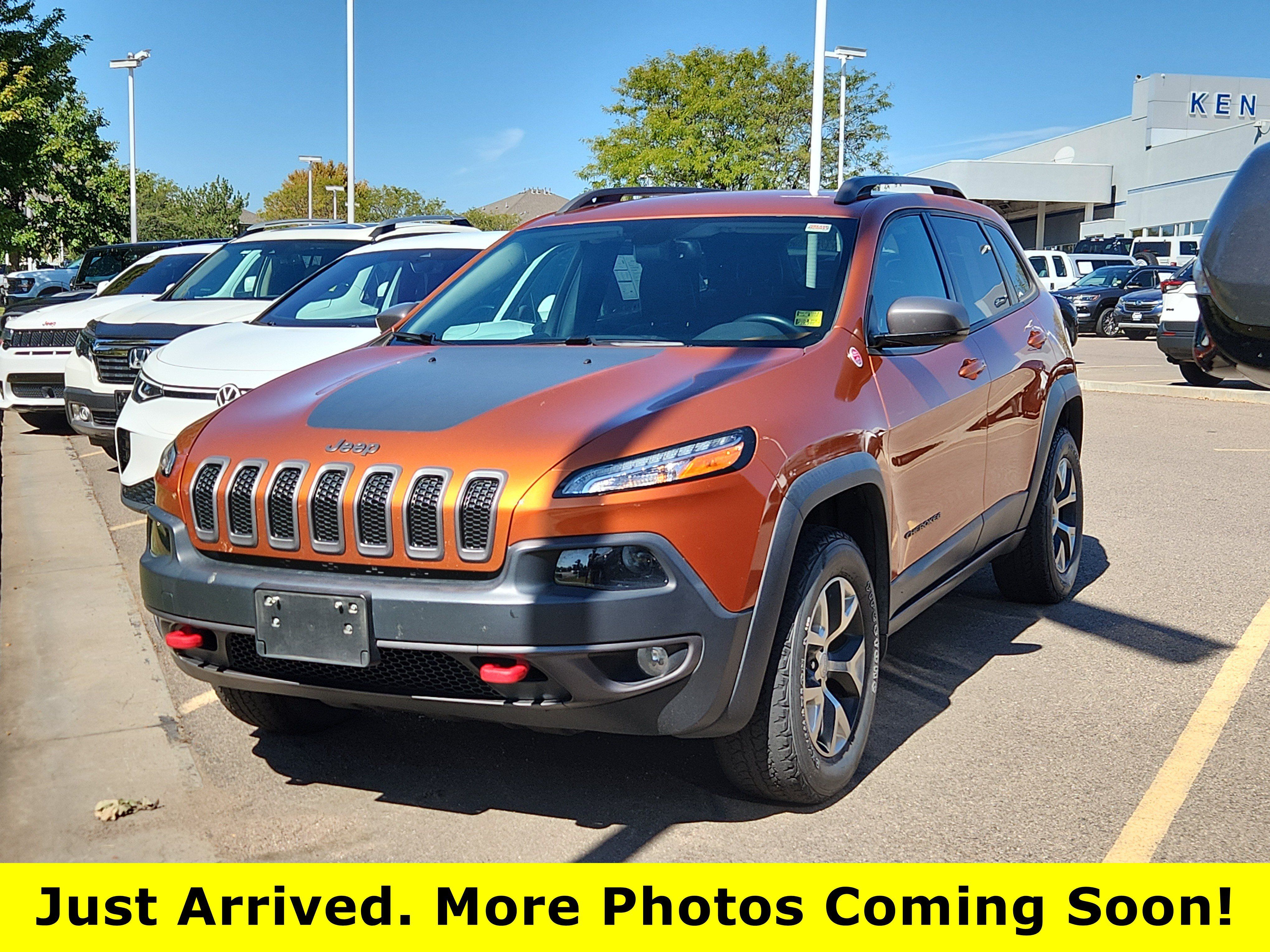 Used 2016 Jeep Cherokee Trailhawk w/ Comfort/Convenience Group AWD/4WD image 1