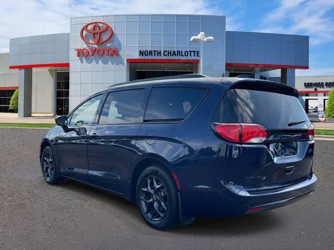 Used 2018 Chrysler Pacifica Touring-L Plus w/ Advanced Safetytec Group FWD image 4