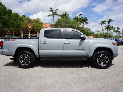 Used 2019 Toyota Tacoma TRD Sport image 16