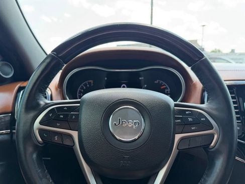 Used 2020 Jeep Grand Cherokee Overland AWD/4WD image 11