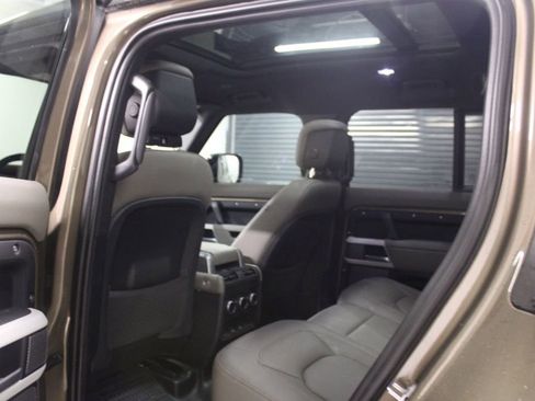 Used 2024 Land Rover Defender 110 SE AWD/4WD image 29