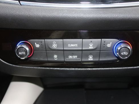 Used 2023 Buick Enclave Essence FWD image 44