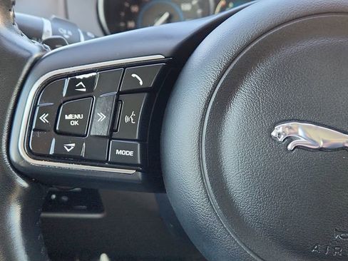 Used 2017 Jaguar F-PACE Prestige image 38
