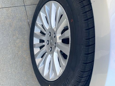 Used 2012 Lincoln MKT FWD image 11