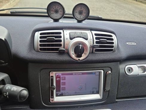 Used 2012 smart fortwo passion RWD image 18