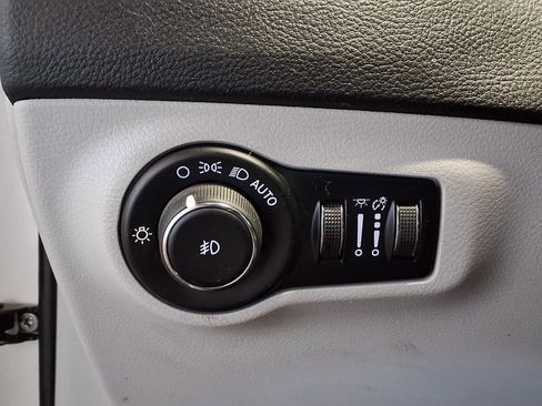 Used 2020 Jeep Compass Limited FWD image 18