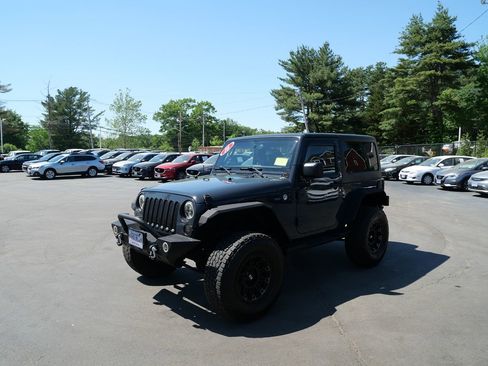 Used 2016 Jeep Wrangler Sahara w/ Connectivity Group AWD/4WD image 1