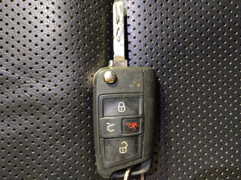 Used 2021 Volkswagen Atlas Cross Sport S image 32