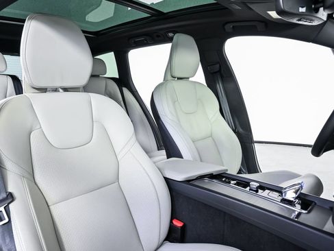 Certified 2025 Volvo V60 B5 Cross Country Ultra image 25