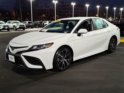 Certified 2024 Toyota Camry SE image 4