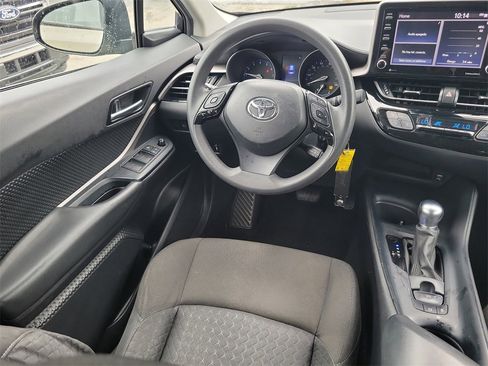Used 2021 Toyota C-HR LE image 9