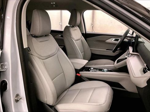 New 2026 Ford Explorer Active w/ Active Comfort Package image 7