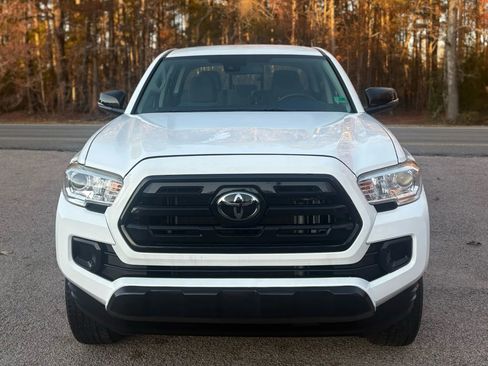 Used 2018 Toyota Tacoma SR image 49