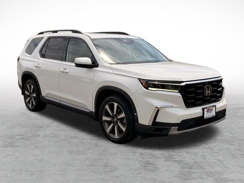 Certified 2023 Honda Pilot Touring image 3
