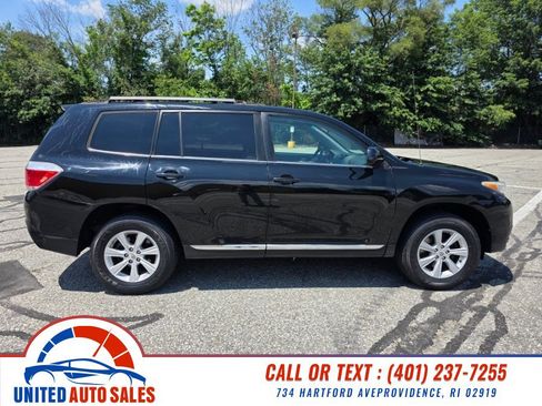 Used 2012 Toyota Highlander FWD w/ Cold Weather Pkg image 6