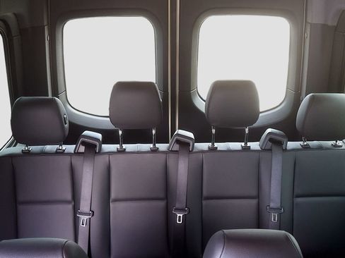 Used 2024 Mercedes-Benz Sprinter 2500 image 18