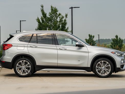 Used 2017 BMW X1 xDrive28i AWD/4WD image 3