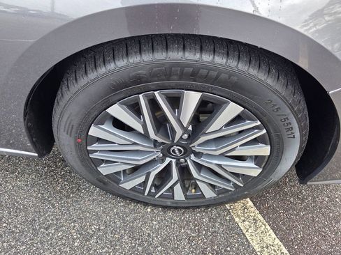 Used 2024 Nissan Altima 2.5 SV image 16