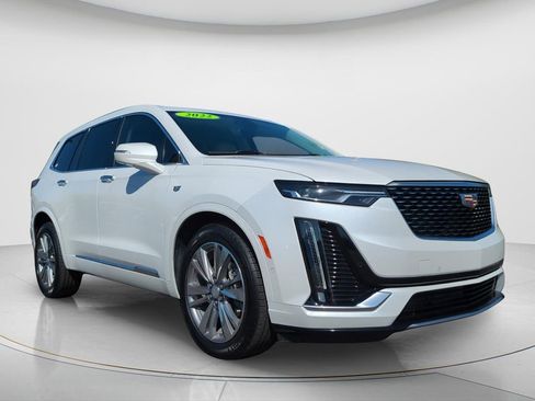 Used 2022 Cadillac XT6 Premium Luxury w/ Technology Package FWD image 3