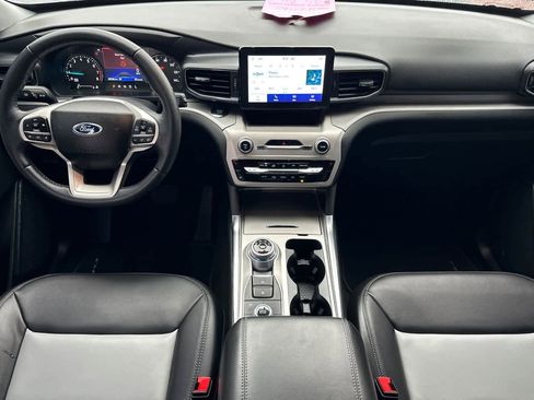 Used 2023 Ford Explorer XLT w/ Equipment Group 202A image 14