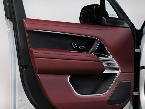 New 2025 Land Rover Range Rover SE image 20