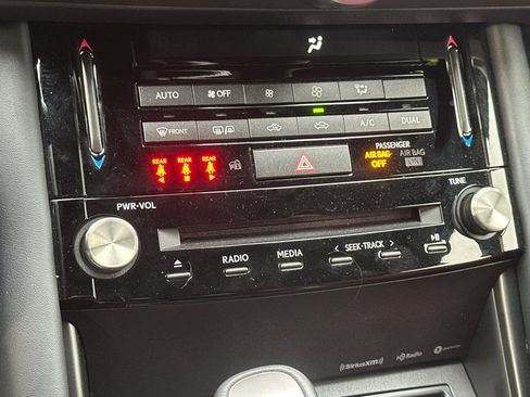 Used 2022 Lexus IS 300 image 19