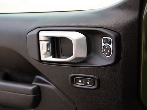 Used 2023 Jeep Wrangler Sport S image 19