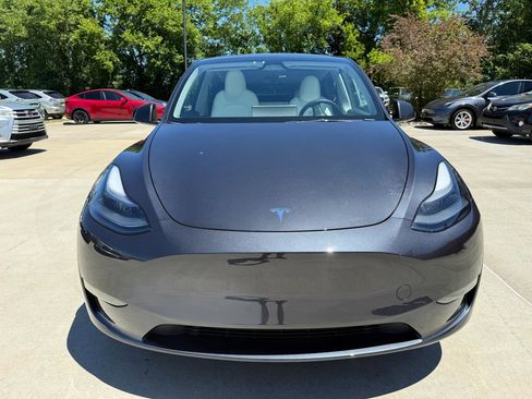 Used 2024 Tesla Model Y Long Range AWD/4WD image 2