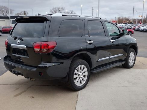 Used 2018 Toyota Sequoia Platinum w/ Preferred Accessory Package image 19