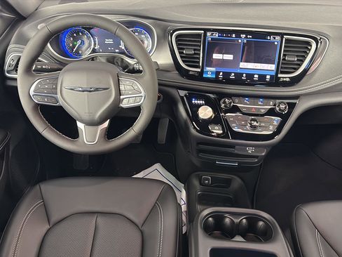 New 2026 Chrysler Pacifica Select image 8