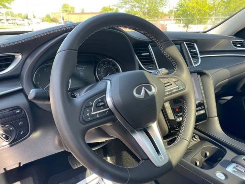 Certified 2025 INFINITI QX50 Luxe AWD/4WD image 16