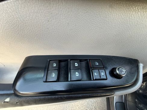 Used 2019 Toyota Highlander XLE FWD image 22