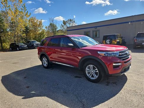Certified 2022 Ford Explorer XLT w/ Equipment Group 202A image 3
