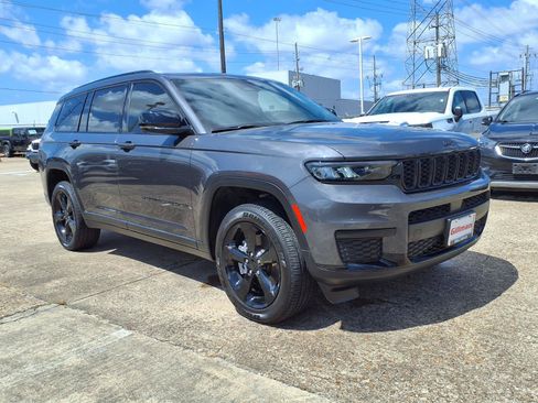 Certified 2025 Jeep Grand Cherokee L Laredo RWD image 2