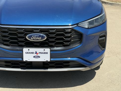 Used 2023 Ford Escape ST-Line w/ Tech Pack #1 FWD image 8