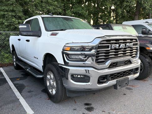 Used 2026 RAM 2500 Big Horn AWD/4WD image 3