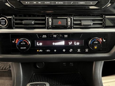 Used 2024 Nissan Pathfinder SV image 26