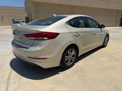 Used 2017 Hyundai Elantra SE FWD image 5