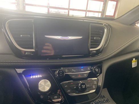 New 2026 Chrysler Pacifica Select image 41