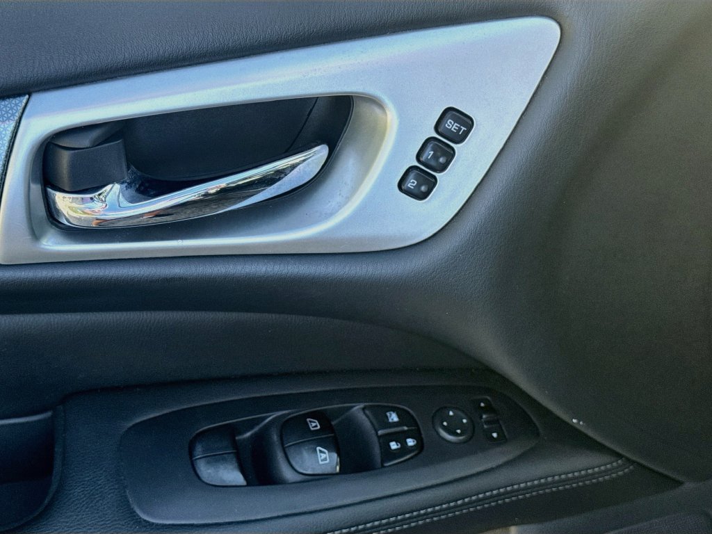 Used 2017 Nissan Pathfinder SL w/ SL Premium Package FWD image 18