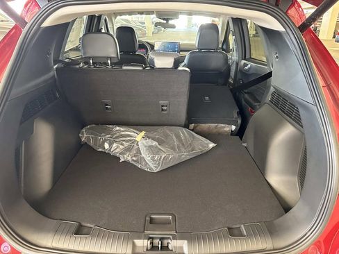 Certified 2025 Ford Escape SE image 8