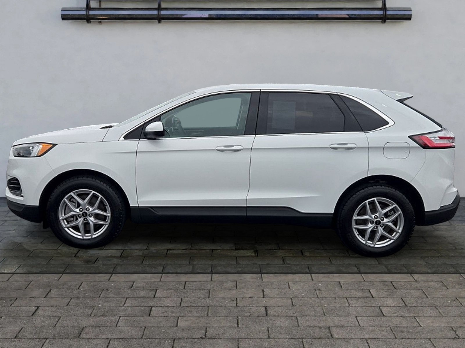 Used 2024 Ford Edge SEL w/ Convenience Package AWD/4WD image 6