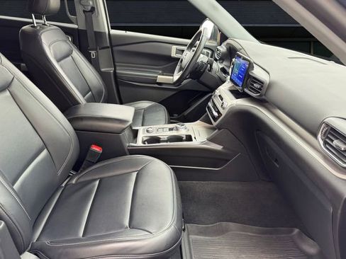 Used 2021 Ford Explorer XLT w/ Equipment Group 202A image 15