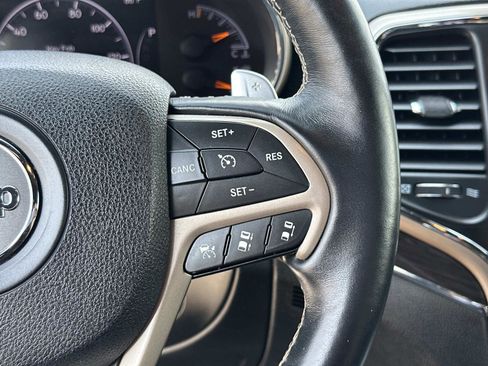 Used 2017 Jeep Grand Cherokee Overland w/ Jeep Active Safety Group image 30