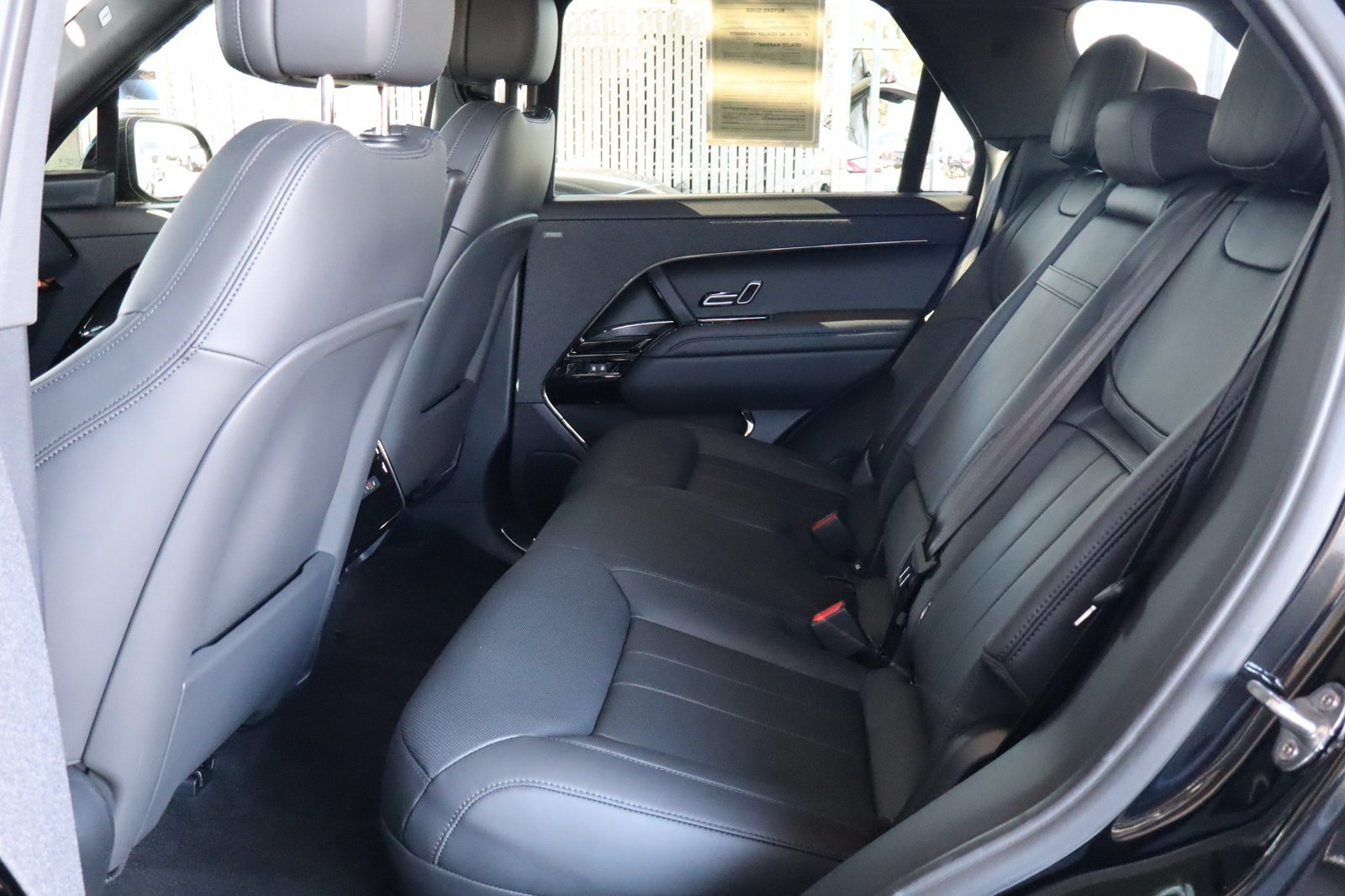 Used 2025 Land Rover Range Rover Sport SE AWD/4WD image 34