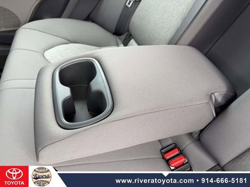Used 2022 Toyota Camry LE w/ Carpet Mat Package (TMS) image 17