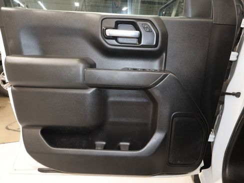 Used 2020 Chevrolet Silverado 1500 Custom w/ Custom Value Package image 11